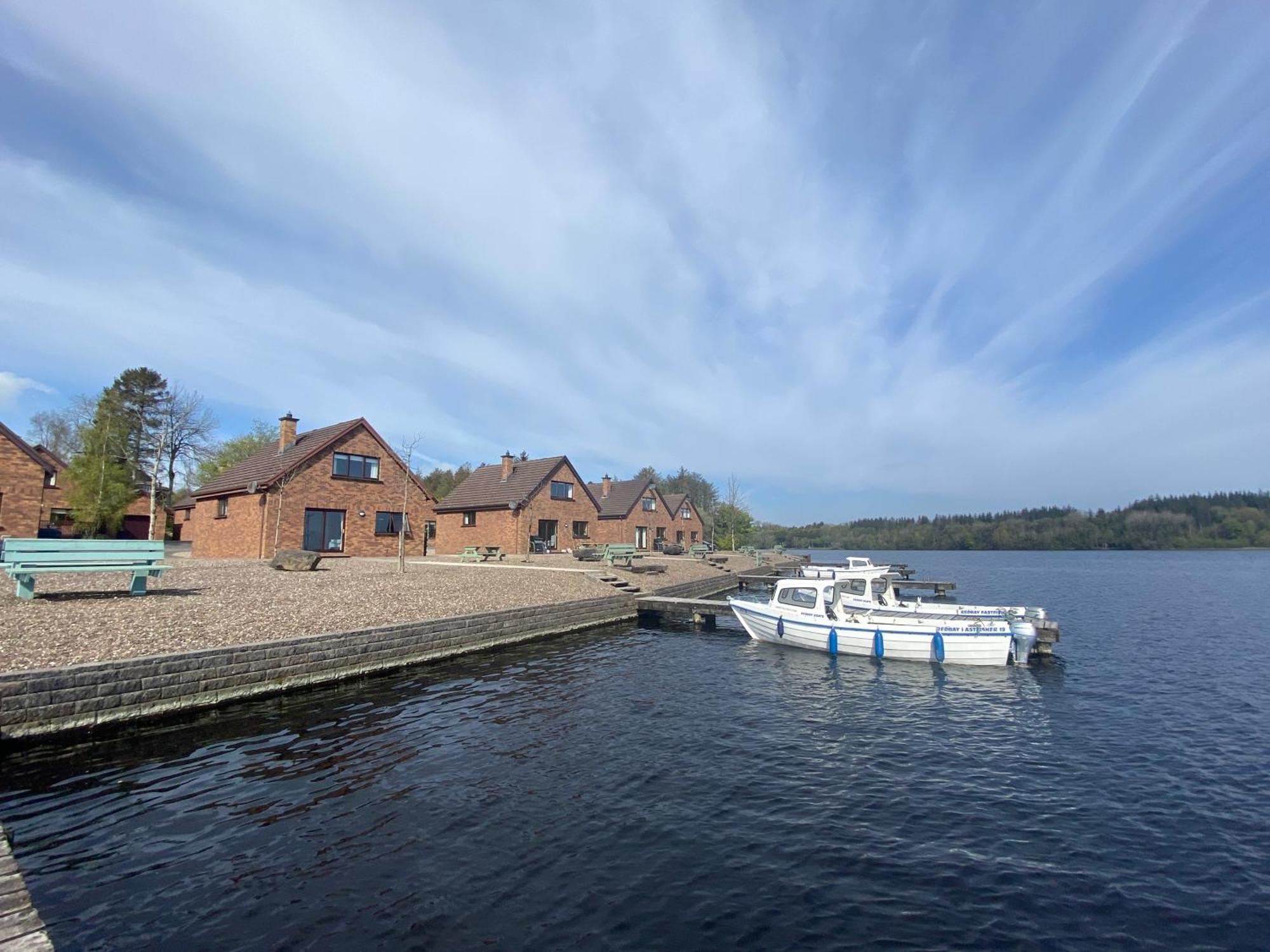Tullybay Holiday Lodges Enniskillen Zewnętrze zdjęcie